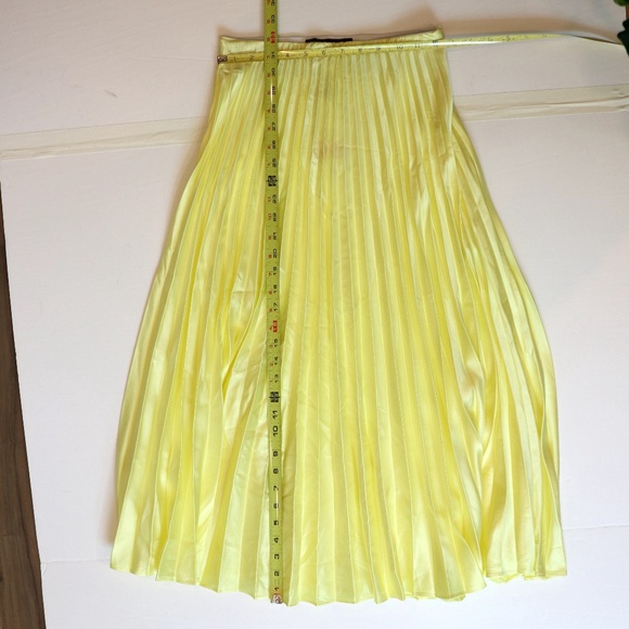 NWT Zara long yellow pleated skirt size XS - Picture 10 of 11